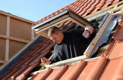 Pose de fenêtres de toit Velux à Comus